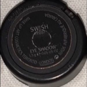 MAC single eyeshadow in the shade “Swish”!
